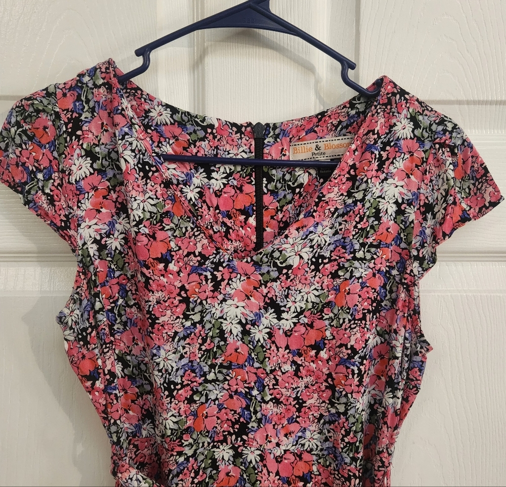 Floral Mini Dress in Pink and Black With Belt - Picture 3 of 11